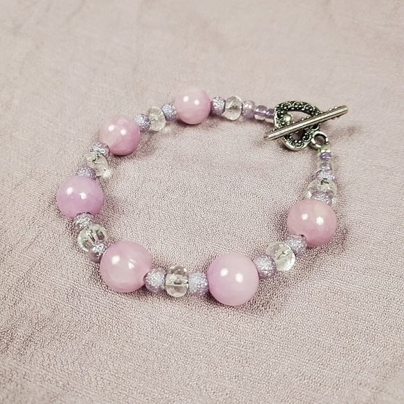 🎉HP~7/28/22🎉🦋 Lavender Purple Beaded Bracelet 🦋1/$14~2/$24~3/$30🦋 - Picture 3 of 6